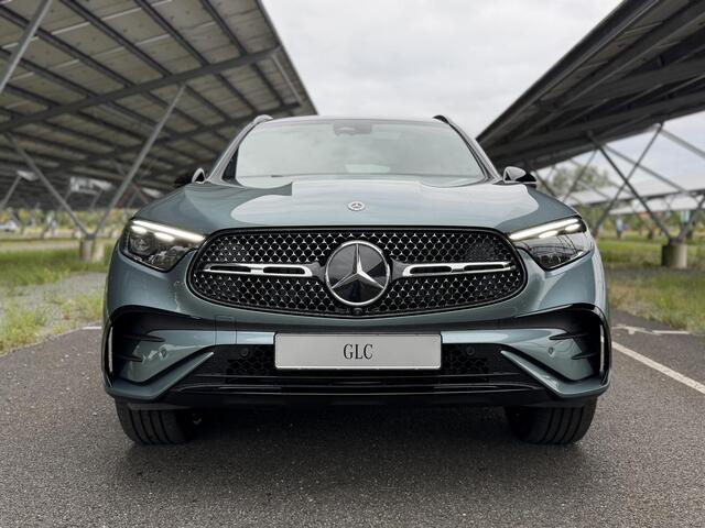 Mercedes-Benz GLC-KLASSE 300e 4MATIC Business Solution AMG | Night | Panoramadak | Trekhaak | Burmester | Head-up | Digital light | 360 camera | Sfeerverlichting |