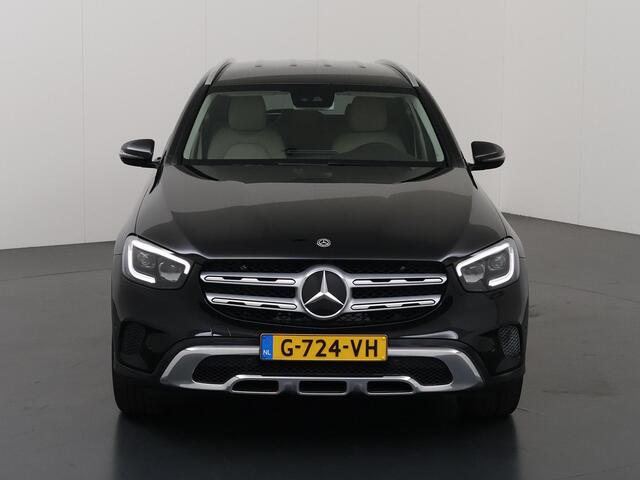 Mercedes-Benz GLC-KLASSE 200 Premium | Multibeam | Beige leer | Achteruitrijcamera | Sfeerverlichting | Treeplanken |