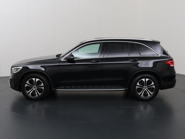 Mercedes-Benz GLC-KLASSE 200 Premium | Multibeam | Beige leer | Achteruitrijcamera | Sfeerverlichting | Treeplanken |