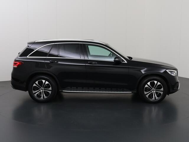Mercedes-Benz GLC-KLASSE 200 Premium | Multibeam | Beige leer | Achteruitrijcamera | Sfeerverlichting | Treeplanken |