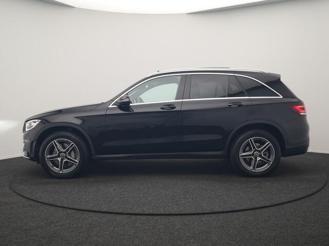 Mercedes-Benz GLC-KLASSE 300e 4MATIC Business Solution AMG 320pk Dealer O.H. | Trekhaak Afn. | Panodak | Camera | Alcantara Sportstoelen Verwarmd | Sfeerverlichting | Apple Carplay | Cruise Control | Navigatie | DAB | 19"L.M | Plug In Hybrid |
