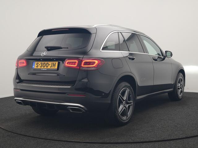 Mercedes-Benz GLC-KLASSE 300e 4MATIC Business Solution AMG 320pk Dealer O.H. | Trekhaak Afn. | Panodak | Camera | Alcantara Sportstoelen Verwarmd | Sfeerverlichting | Apple Carplay | Cruise Control | Navigatie | DAB | 19"L.M | Plug In Hybrid |