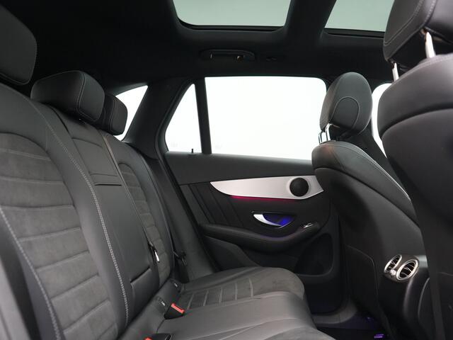 Mercedes-Benz GLC-KLASSE 300e 4MATIC Business Solution AMG 320pk Dealer O.H. | Trekhaak Afn. | Panodak | Camera | Alcantara Sportstoelen Verwarmd | Sfeerverlichting | Apple Carplay | Cruise Control | Navigatie | DAB | 19"L.M | Plug In Hybrid |