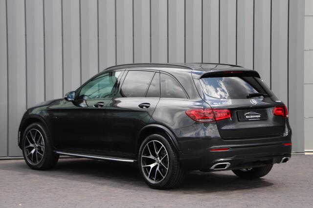 Mercedes-Benz GLC-KLASSE 300e AMG 4-Matic | 320PK | Luchtvering | Head-up | Sfeerverlichting | Multibeam | Standkachel | Digitaal dashboard | 2020.