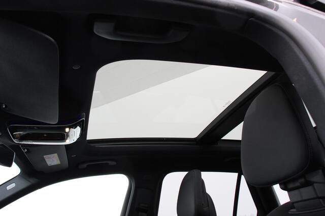 Mercedes-Benz GLC-KLASSE 400e 4MATIC AMG Line PHEV Navigatie Panorama dak Lederen bekleding Camera Electrisch bedienbare achterklep Trekhaak Adaptive cruise control