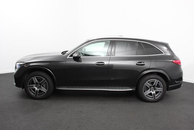 Mercedes-Benz GLC-KLASSE 400e 4MATIC AMG Line PHEV Navigatie Panorama dak Lederen bekleding Camera Electrisch bedienbare achterklep Trekhaak Adaptive cruise control