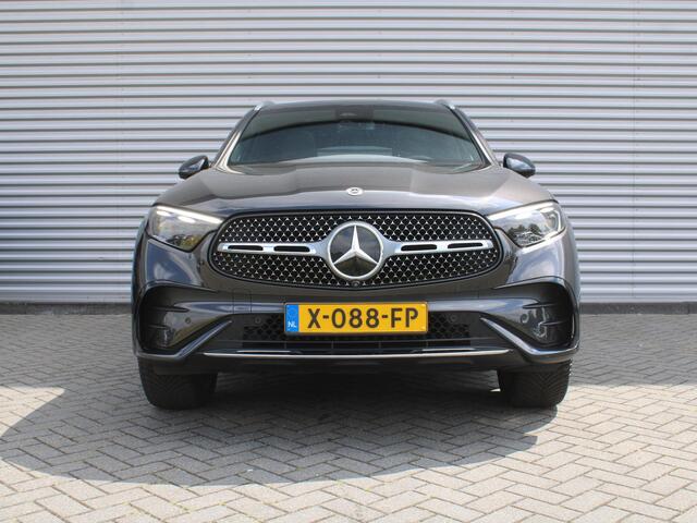 Mercedes-Benz GLC-KLASSE 300e 4MATIC AMG Line | 360 Camera | Schuifdak | Cruise adapt. | 20" LM | HUD | Treeplanken | Dodehoek detectie | Stoelverwarming + geheugen | BTW auto |