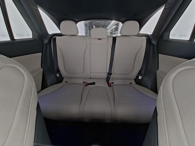 Mercedes-Benz GLC-KLASSE 300 e 4MATIC Plug-In Hybride Trekhaak | Lederen Bekleding | Zwarte Hemel | Parkeerpakket met achteruitcamera | Memory Voorstoelen. Inclusief 24 maanden Mercedes-Benz Certified garantie voor Europa.