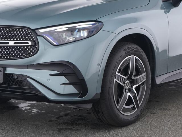 Mercedes-Benz GLC-KLASSE 300 e 4MATIC AMG Plug-In Hybride AMG Line Premium Plus | Night Pakket | PAnorama Schuif-Kanteldak | Distronic | Zwarte Hemel | Stuur en Stoelverwarming. Inclusief 24 maanden Mercedes-Benz Certified garantie voor Europa.
