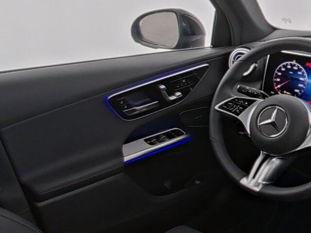 Mercedes-Benz GLC-KLASSE 300 e 4MATIC Plug-In Hybride Trekhaak | Panorama Schuif-Kanteldak | Zwarte Hemel | Parkeerpakket met achteruitcamera | Memory Voorstoelen. Inclusief 24 maanden Mercedes-Benz Certified garantie voor Europa.