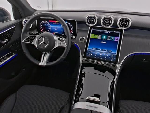 Mercedes-Benz GLC-KLASSE 300 e 4MATIC Plug-In Hybride Trekhaak | Panorama Schuif-Kanteldak | Zwarte Hemel | Parkeerpakket met achteruitcamera | Memory Voorstoelen. Inclusief 24 maanden Mercedes-Benz Certified garantie voor Europa.