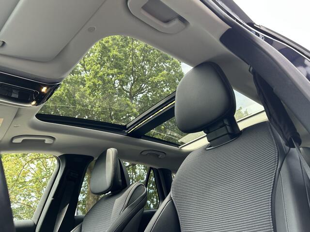 Mercedes-Benz GLC-KLASSE 300e 4Matic // Trekhaak // Panoramadak // 360 Camera // Distronic // GRATIS Winterbandenset // Carplay