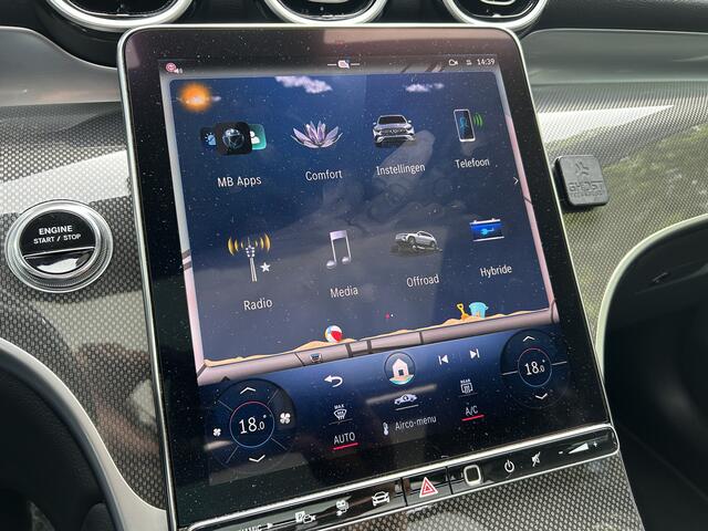 Mercedes-Benz GLC-KLASSE 300e 4Matic // Trekhaak // Panoramadak // 360 Camera // Distronic // GRATIS Winterbandenset // Carplay