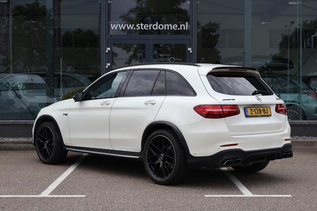 Mercedes-Benz GLC-KLASSE AMG 43 4MATIC 367 PK I Luchtvering I AIRMATIC I Panoramadak I Trekhaak I Distronic Plus I 360 Camera I Head-up I Mermory stoelen I I Zeer compleet I Keyless entry I Lederen bekleding I Treeplanken I