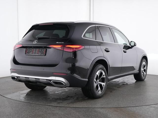 Mercedes-Benz GLC-KLASSE 300 e 4MATIC Plug-In Hybride Trekhaak | Panorama Schuif-Kanteldak | Rijassistentiepakket plus | Parkeerpakket met 360°-camera | Digital Licht. Inclusief 24 maanden Mercedes-Benz Certified garantie voor Europa.