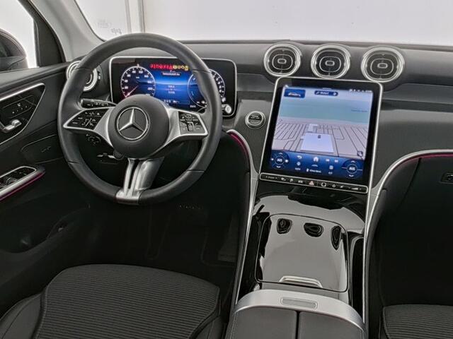 Mercedes-Benz GLC-KLASSE 300 e 4MATIC Plug-In Hybride Trekhaak | Panorama Schuif-Kanteldak | Rijassistentiepakket plus | Parkeerpakket met 360°-camera | Digital Licht. Inclusief 24 maanden Mercedes-Benz Certified garantie voor Europa.