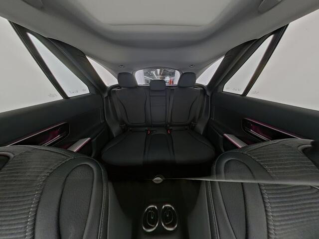 Mercedes-Benz GLC-KLASSE 300 e 4MATIC Plug-In Hybride Trekhaak | Panorama Schuif-Kanteldak | Rijassistentiepakket plus | Parkeerpakket met 360°-camera | Digital Licht. Inclusief 24 maanden Mercedes-Benz Certified garantie voor Europa.