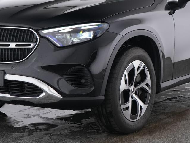 Mercedes-Benz GLC-KLASSE 300 e 4MATIC Plug-In Hybride Trekhaak | Panorama Schuif-Kanteldak | Rijassistentiepakket plus | Parkeerpakket met 360°-camera | Digital Licht. Inclusief 24 maanden Mercedes-Benz Certified garantie voor Europa.