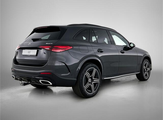 Mercedes-Benz GLC-KLASSE 300e 4MATIC Business Solution AMG | Advanced plus | Nightpakket | Parkeerpakket | Trekhaak | Panoramaschuifdak | 20 inch vijfspaaks lichtmetalen AMG-velgen | Treeplanken in aluminiumlook | DISTRONIC |
