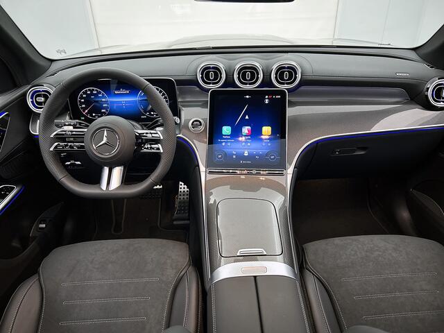 Mercedes-Benz GLC-KLASSE 300e 4MATIC Business Solution AMG | Advanced plus | Nightpakket | Parkeerpakket | Trekhaak | Panoramaschuifdak | 20 inch vijfspaaks lichtmetalen AMG-velgen | Treeplanken in aluminiumlook | DISTRONIC |