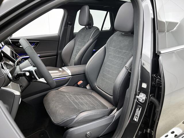 Mercedes-Benz GLC-KLASSE 300e 4MATIC Business Solution AMG | Advanced plus | Nightpakket | Parkeerpakket | Trekhaak | Panoramaschuifdak | 20 inch vijfspaaks lichtmetalen AMG-velgen | Treeplanken in aluminiumlook | DISTRONIC |