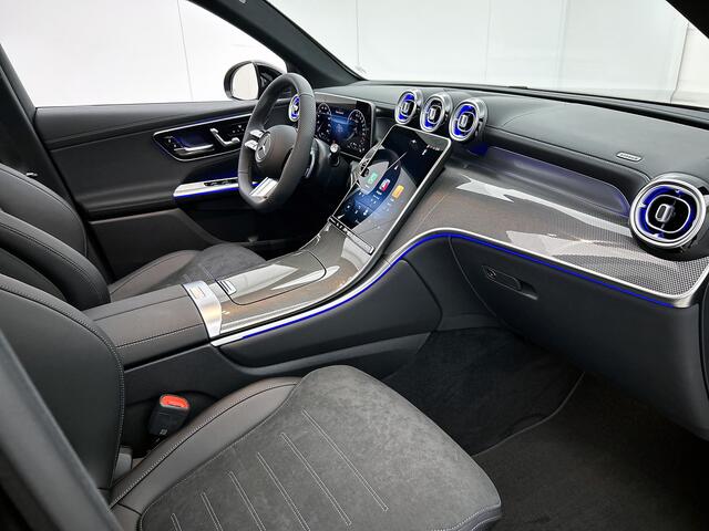 Mercedes-Benz GLC-KLASSE 300e 4MATIC Business Solution AMG | Advanced plus | Nightpakket | Parkeerpakket | Trekhaak | Panoramaschuifdak | 20 inch vijfspaaks lichtmetalen AMG-velgen | Treeplanken in aluminiumlook | DISTRONIC |