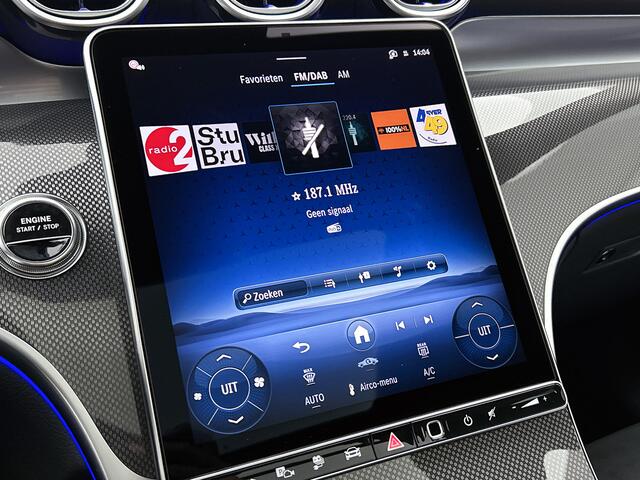 Mercedes-Benz GLC-KLASSE 300e 4MATIC Business Solution AMG | Premium pakket | Winterpakket | Nightpakket | Rijassistentiepakket Plus | Trekhaak | Panoramaschuifdak | Treeplanken in aluminiumlook | Burmester® 3D surround sound systeem | Middenconsole metaalstructuur | 20" multispa