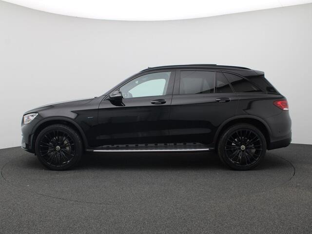 Mercedes-Benz GLC-KLASSE 300e 4MATIC Premium Plus 320PK Aut. Panoramadak, Trekhaak, 360gr. Camera, Treeplanken, Elektr. Verstelbare Bestuurdersstoel, Side Assist, 22" LM Velgen, Elektr. Achterklep