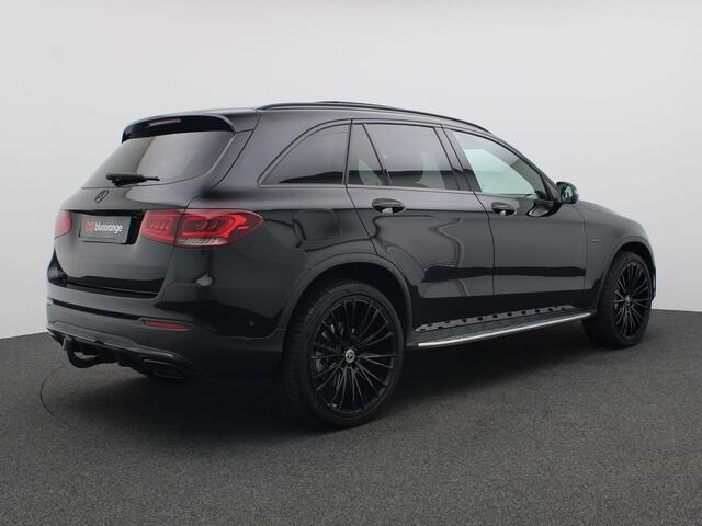 Mercedes-Benz GLC-KLASSE 300e 4MATIC Premium Plus 320PK Aut. Panoramadak, Trekhaak, 360gr. Camera, Treeplanken, Elektr. Verstelbare Bestuurdersstoel, Side Assist, 22" LM Velgen, Elektr. Achterklep