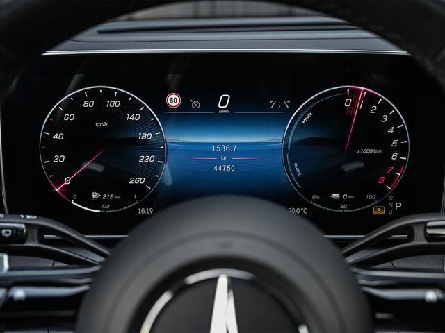 Mercedes-Benz GLC-KLASSE 300e 4MATIC AMG Line | Panoramadak | Burmester | Night pack | Head-up | 360 camera | Digital light | Keyless | Stoelverwarming | Ambiance interieur