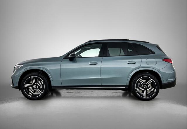 Mercedes-Benz GLC-KLASSE 300e 4MATIC Business Solution AMG | Advanced plus | Nightpakket | Parkeerpakket | Trekhaak | Panoramaschuifdak | Treeplanken in aluminiumlook | 20 inch vijfspaaks lichtmetalen AMG-velgen | DISTRONIC |