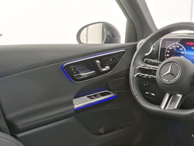 Mercedes-Benz GLC-KLASSE 300 e 4MATIC AMG Plug-In Hybride Luchtvering | AMG Premium | Night Pakket | Alarm klasse 3 | Head-up-Display | Panorama Schuif-Kanteldak. Inclusief 24 maanden MB Certified garantie voor Europa.