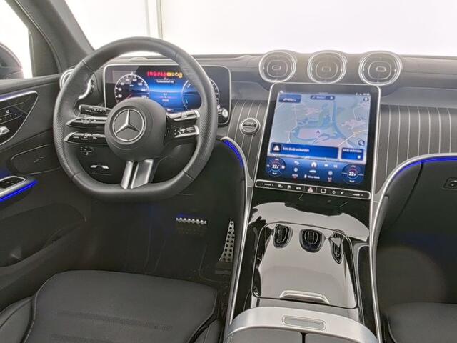 Mercedes-Benz GLC-KLASSE 300 e 4MATIC AMG Plug-In Hybride Luchtvering | AMG Premium | Night Pakket | Alarm klasse 3 | Head-up-Display | Panorama Schuif-Kanteldak. Inclusief 24 maanden MB Certified garantie voor Europa.