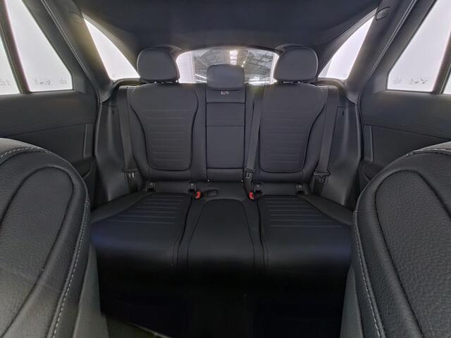 Mercedes-Benz GLC-KLASSE 300 e 4MATIC AMG Plug-In Hybride Luchtvering | AMG Premium | Night Pakket | Alarm klasse 3 | Head-up-Display | Panorama Schuif-Kanteldak. Inclusief 24 maanden MB Certified garantie voor Europa.
