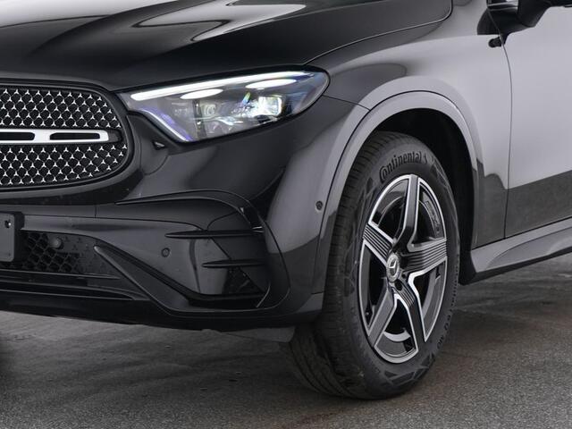 Mercedes-Benz GLC-KLASSE 300 e 4MATIC AMG Plug-In Hybride Luchtvering | AMG Premium | Night Pakket | Alarm klasse 3 | Head-up-Display | Panorama Schuif-Kanteldak. Inclusief 24 maanden MB Certified garantie voor Europa.