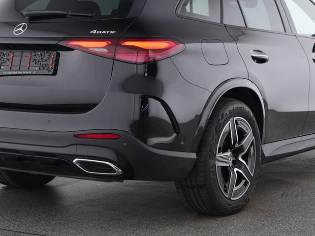 Mercedes-Benz GLC-KLASSE 300 e 4MATIC AMG Plug-In Hybride Luchtvering | AMG Premium | Night Pakket | Alarm klasse 3 | Head-up-Display | Panorama Schuif-Kanteldak. Inclusief 24 maanden MB Certified garantie voor Europa.