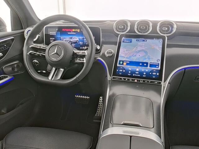 Mercedes-Benz GLC-KLASSE 300 e 4MATIC AMG Plug-In Hybride AMG Line Premium Plus | Trekhaak | Distronic | Head-up display | Multicontourstoelen voor | Parkeerpakket met 360°-camera. Inclusief 24 maanden MB Certified garantie voor Europa.