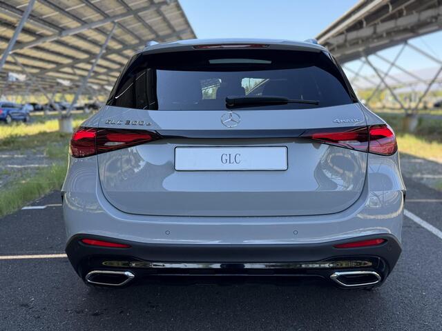 Mercedes-Benz GLC-KLASSE 300e 4MATIC Business Solution AMG | Night | Panoramadak | Premium | Burmester | Winter Pakket | Trekhaak |
