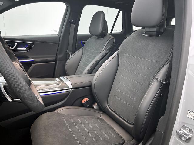 Mercedes-Benz GLC-KLASSE 300e 4MATIC Business Solution AMG | Advanced plus | Nightpakket | Parkeerpakket | Trekhaak | Treeplanken in aluminiumlook | Middenconsole metaalstructuur | Panoramaschuifdak | 20 inch vijfspaaks lichtmetalen AMG-velgen |