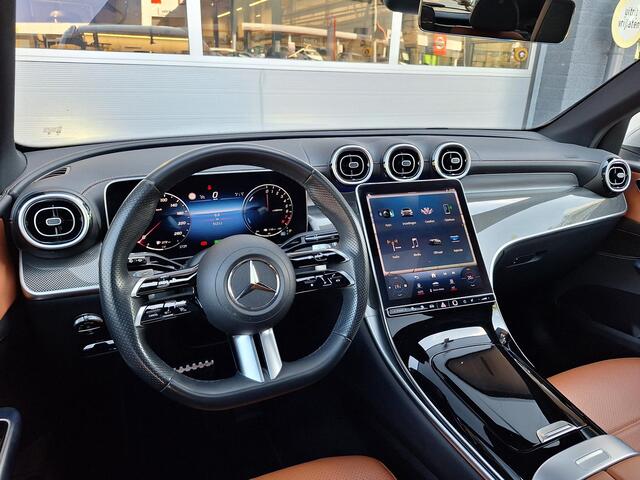 Mercedes-Benz GLC-KLASSE 300e 4MATIC AMG Line | Panoramadak | AIRMATIC Luchtvering | 360° Camera | Memory Pakket | Stoelverwarming | Sfeerverlichting | Achterasbesturing | DIGITAL LIGHT | Keyless-GO | Elektrisch Bedienbare Achterklep