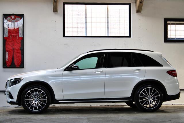 Mercedes-Benz GLC-KLASSE 250 4MATIC Premium Plus | Panoramadak | Burmester | Trekhaak | Keyless | Treeplanken |