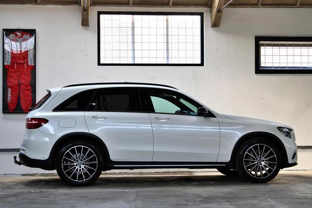 Mercedes-Benz GLC-KLASSE 250 4MATIC Premium Plus | Panoramadak | Burmester | Trekhaak | Keyless | Treeplanken |