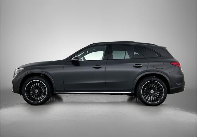 Mercedes-Benz GLC-KLASSE 300e 4MATIC Business Solution AMG | Premium | Winterpakket | Nightpakket | Rijassistentiepakket Plus | Trekhaak | Panoramaschuifdak | Treeplanken in aluminiumlook | 20" multispaaks lichtmetalen AMG velgen |