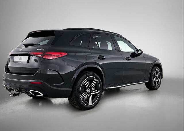 Mercedes-Benz GLC-KLASSE 300e 4MATIC Business Solution AMG | Advanced plus pakket | Nightpakket | Parkeerpakket | Trekhaak | Panoramaschuifdak | Treeplanken in aluminiumlook | Middenconsole metaalstructuur | 20 inch vijfspaaks lichtmetalen AMG-velgen |