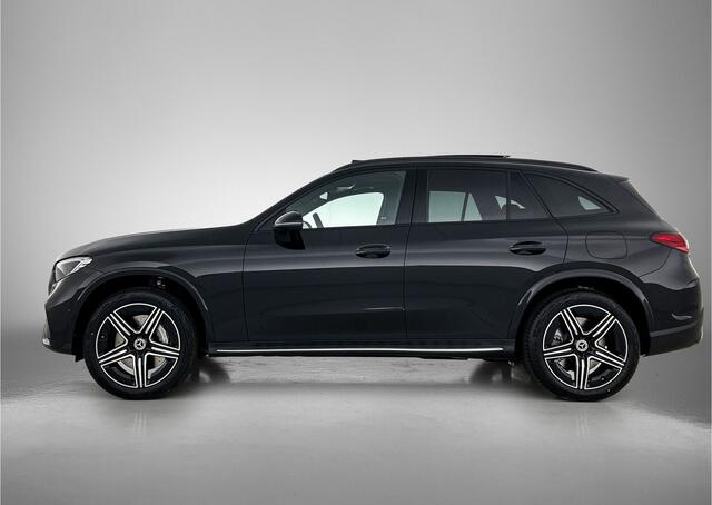 Mercedes-Benz GLC-KLASSE 300e 4MATIC Business Solution AMG | Advanced plus pakket | Nightpakket | Parkeerpakket | Trekhaak | Panoramaschuifdak | Treeplanken in aluminiumlook | Middenconsole metaalstructuur | 20 inch vijfspaaks lichtmetalen AMG-velgen |