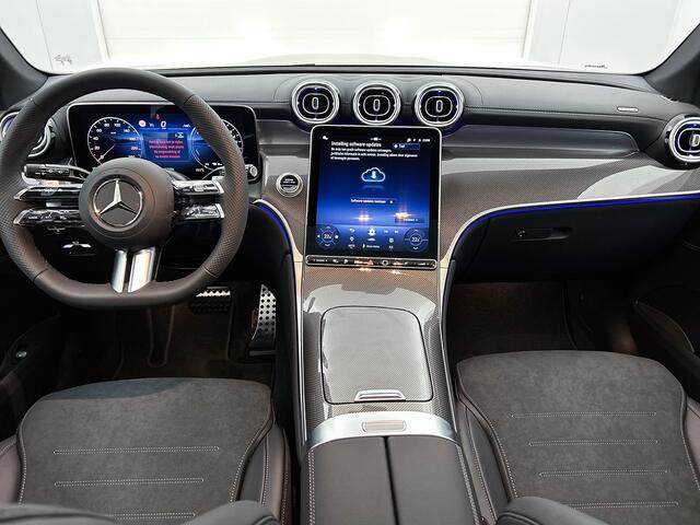 Mercedes-Benz GLC-KLASSE 300e 4MATIC Business Solution AMG | Advanced plus pakket | Nightpakket | Parkeerpakket | Trekhaak | Panoramaschuifdak | Treeplanken in aluminiumlook | Middenconsole metaalstructuur | 20 inch vijfspaaks lichtmetalen AMG-velgen |