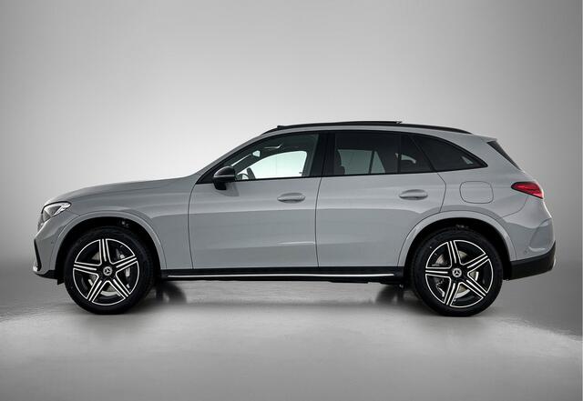 Mercedes-Benz GLC-KLASSE 300e 4MATIC Business Solution AMG | Advanced plus pakket | Nightpakket | Parkeerpakket | Trekhaak | Panoramaschuifdak | Treeplanken in aluminiumlook | Middenconsole metaalstructuur | 20 inch vijfspaaks lichtmetalen AMG-velgen |