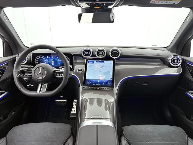 Mercedes-Benz GLC-KLASSE 300e 4MATIC Business Solution AMG | Advanced plus pakket | Nightpakket | Parkeerpakket | Trekhaak | Panoramaschuifdak | Treeplanken in aluminiumlook | Middenconsole metaalstructuur | 20 inch vijfspaaks lichtmetalen AMG-velgen |