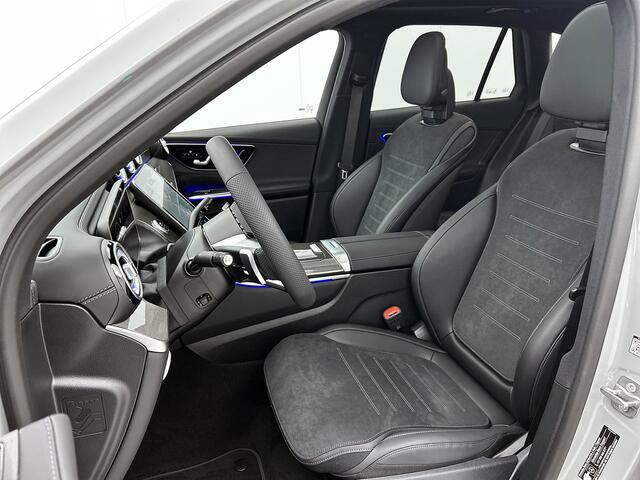 Mercedes-Benz GLC-KLASSE 300e 4MATIC Business Solution AMG | Advanced plus pakket | Nightpakket | Parkeerpakket | Trekhaak | Panoramaschuifdak | Treeplanken in aluminiumlook | Middenconsole metaalstructuur | 20 inch vijfspaaks lichtmetalen AMG-velgen |
