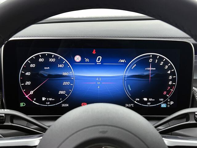 Mercedes-Benz GLC-KLASSE 300e 4MATIC Business Solution AMG | Advanced plus pakket | Nightpakket | Parkeerpakket | Trekhaak | Panoramaschuifdak | Treeplanken in aluminiumlook | Middenconsole metaalstructuur | 20 inch vijfspaaks lichtmetalen AMG-velgen |